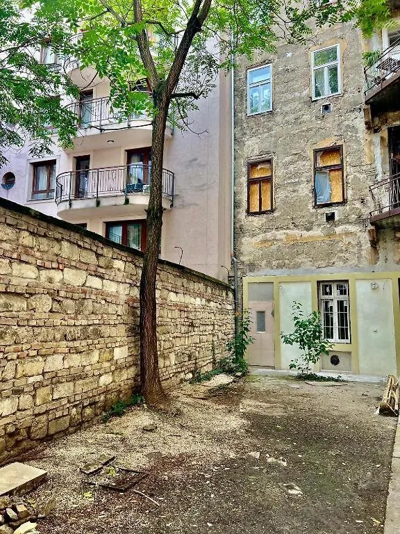 Gozsdu Court La Fontaine Apartment Budapest
