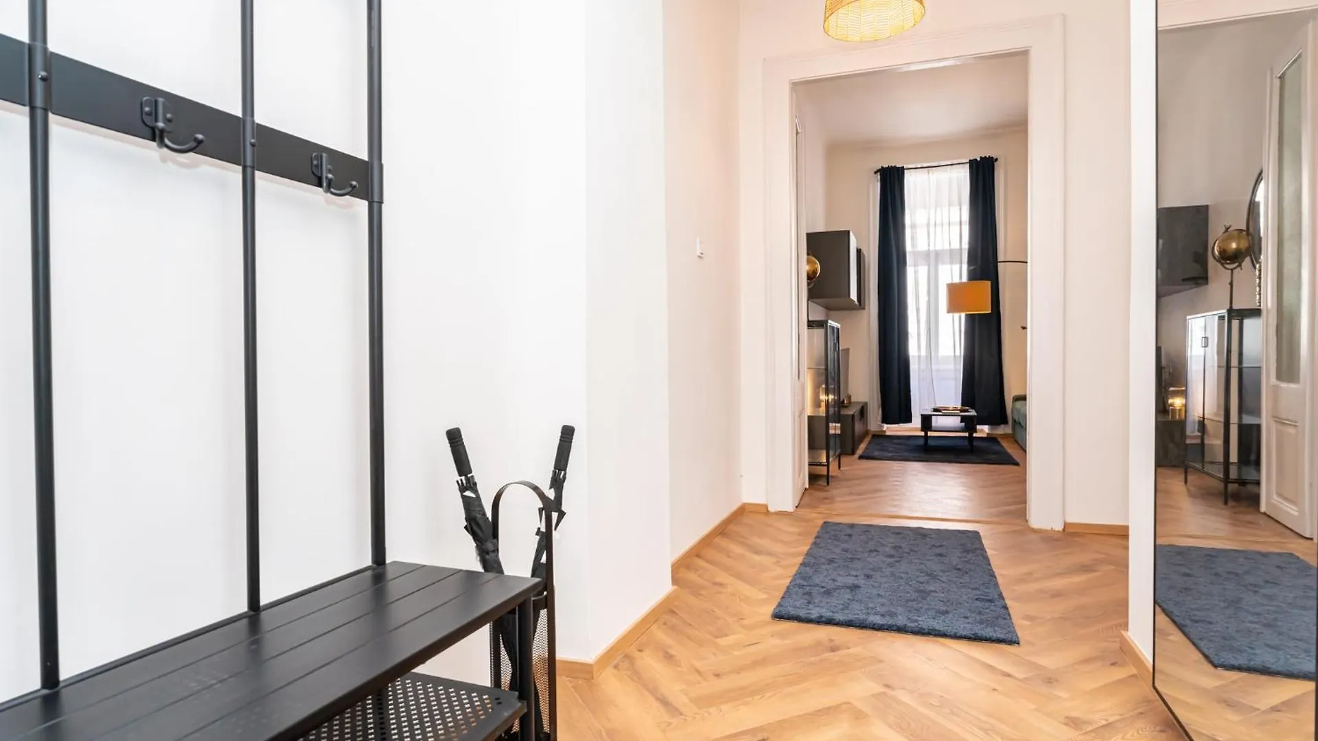 Gozsdu Court La Fontaine Apartment Budapest
