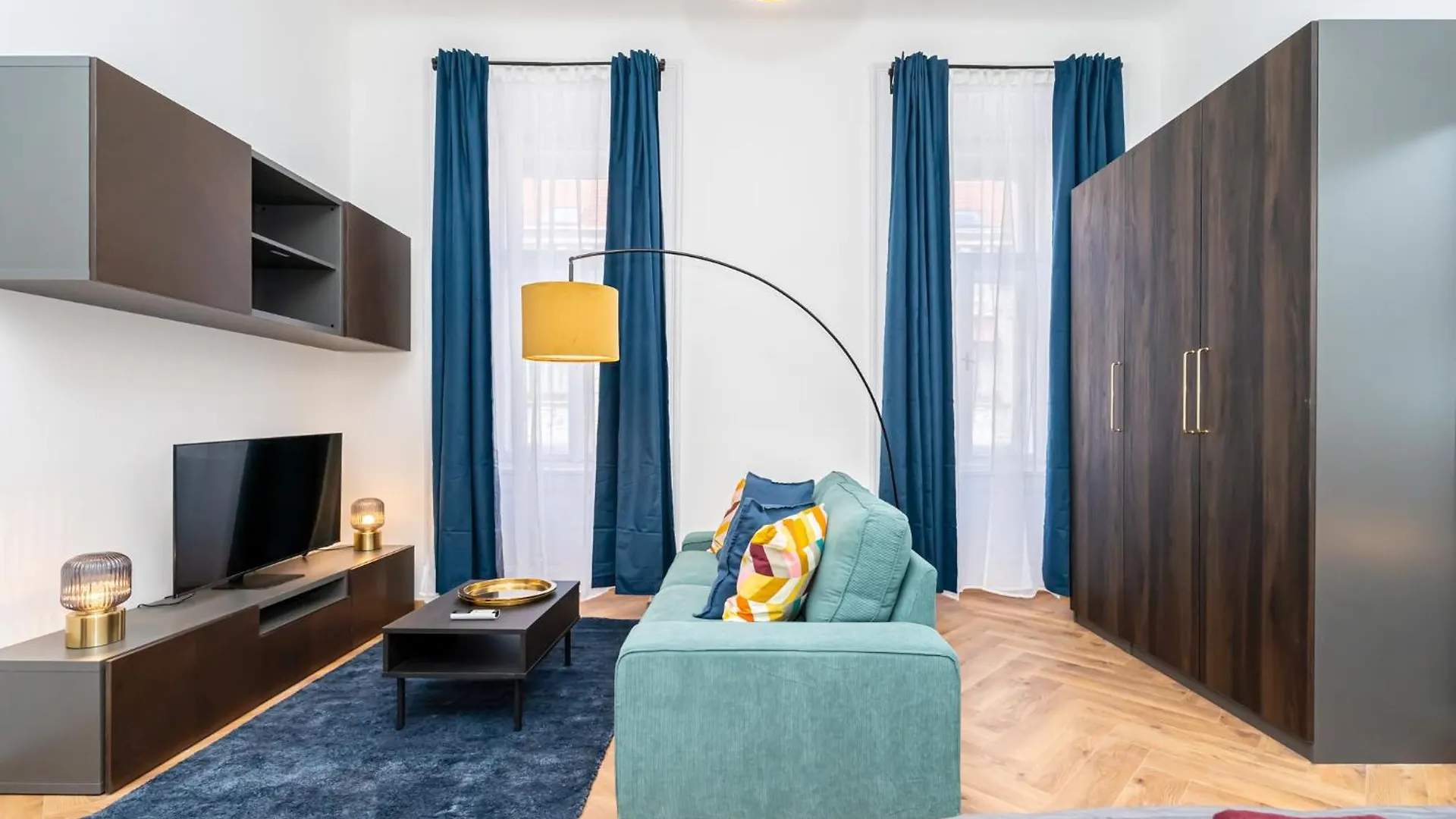 Gozsdu Court La Fontaine Apartment Budapest