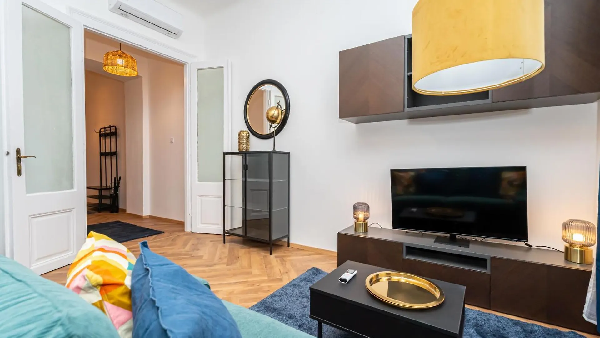 Gozsdu Court La Fontaine Apartment Budapest