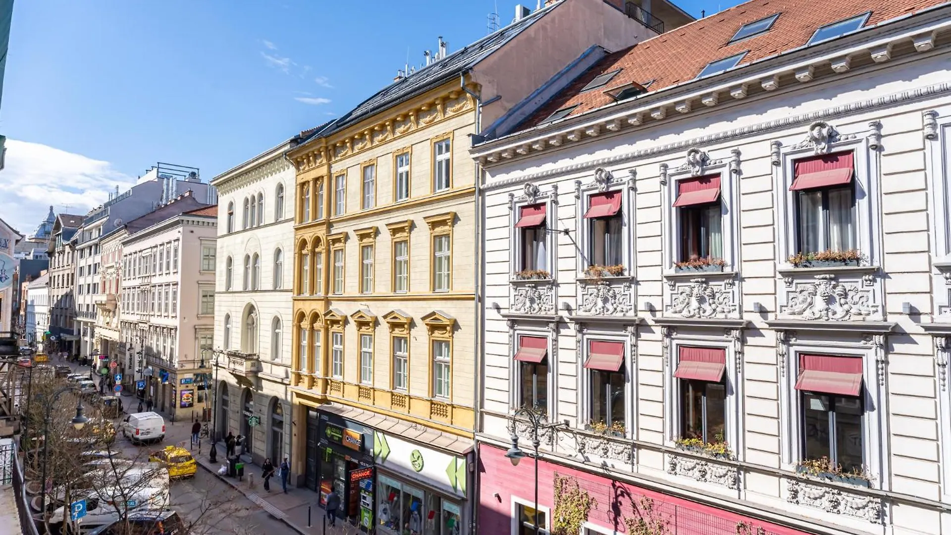 Gozsdu Court La Fontaine Apartment Budapest
